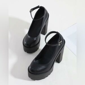 Black platform heels #grunge